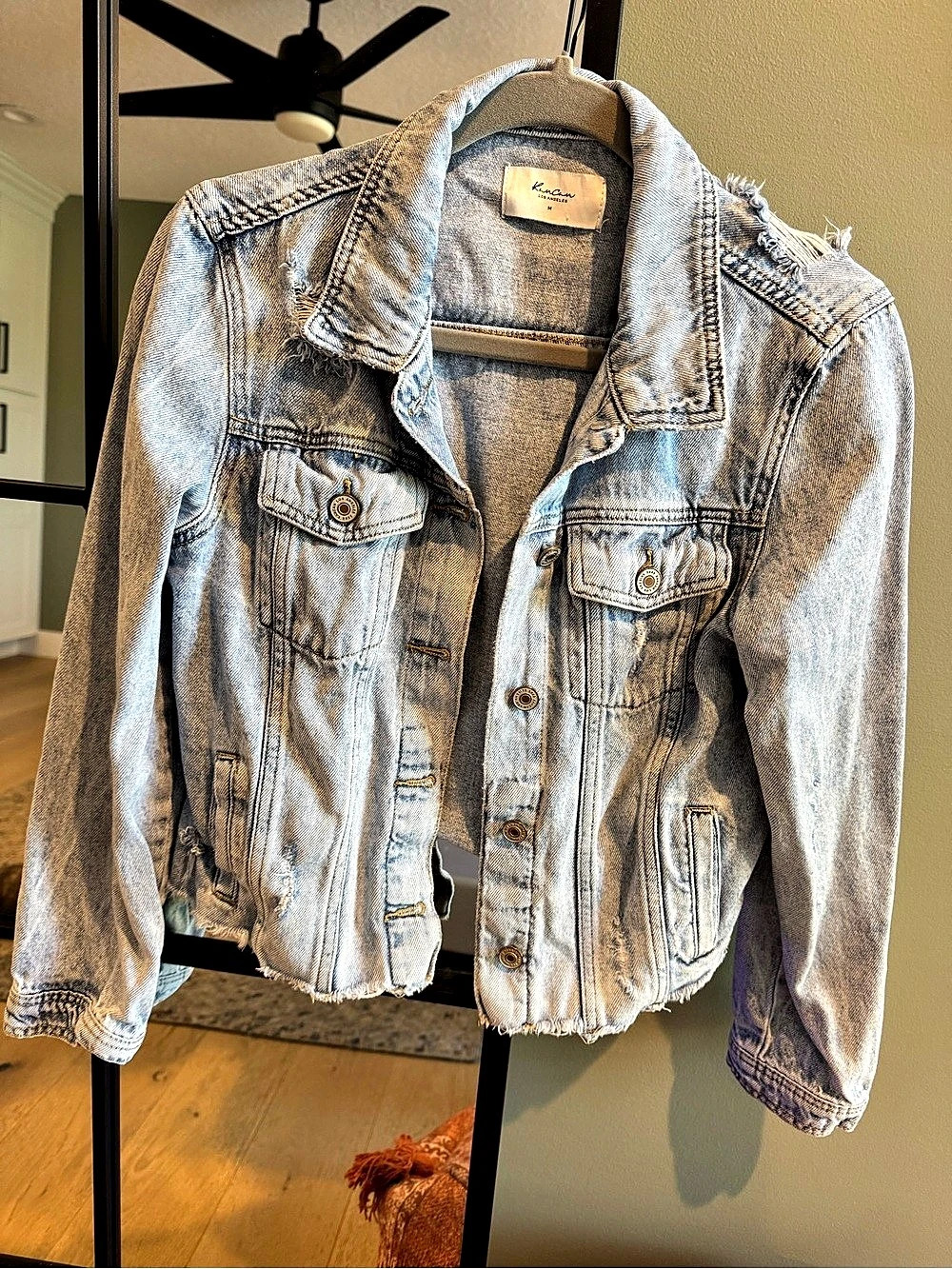 KanCan Cropped Distressed Denim Jacket – Medium